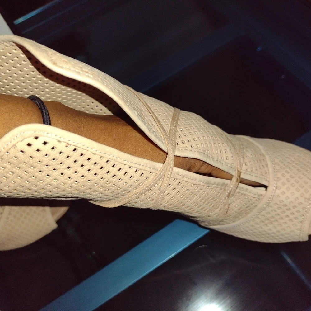 GUESS SHOES - Picture 2 of 4